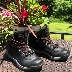 Columbia Hiking Boots , Newton Ridge, Women’s Leather Waterproof, Size 9.5